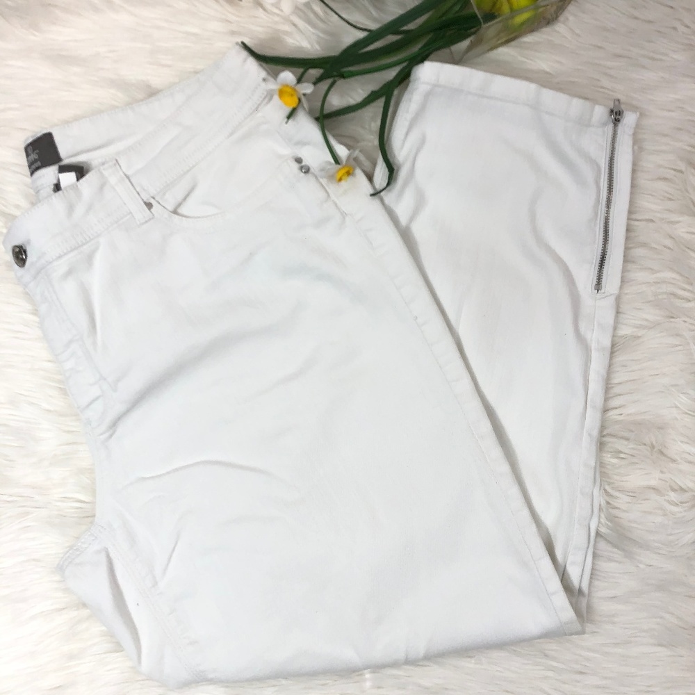 CHICO'S SO SLIMMING STRAIGHT WHITE JEAN SIZE 25